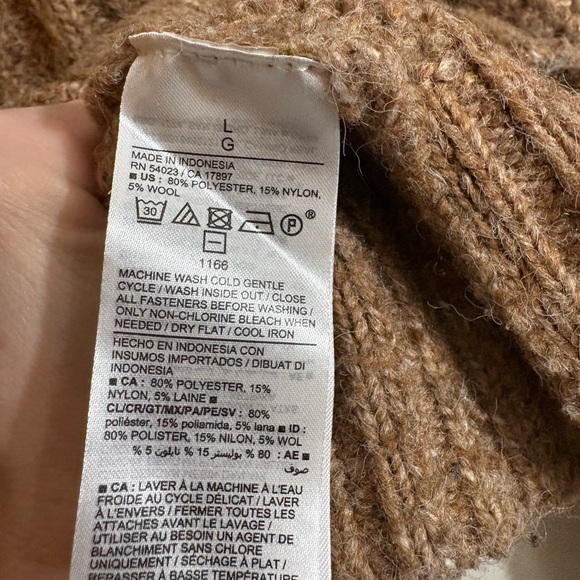 Old Navy Women's Tan Cable Knit Cardigan - Picture 4 of 5